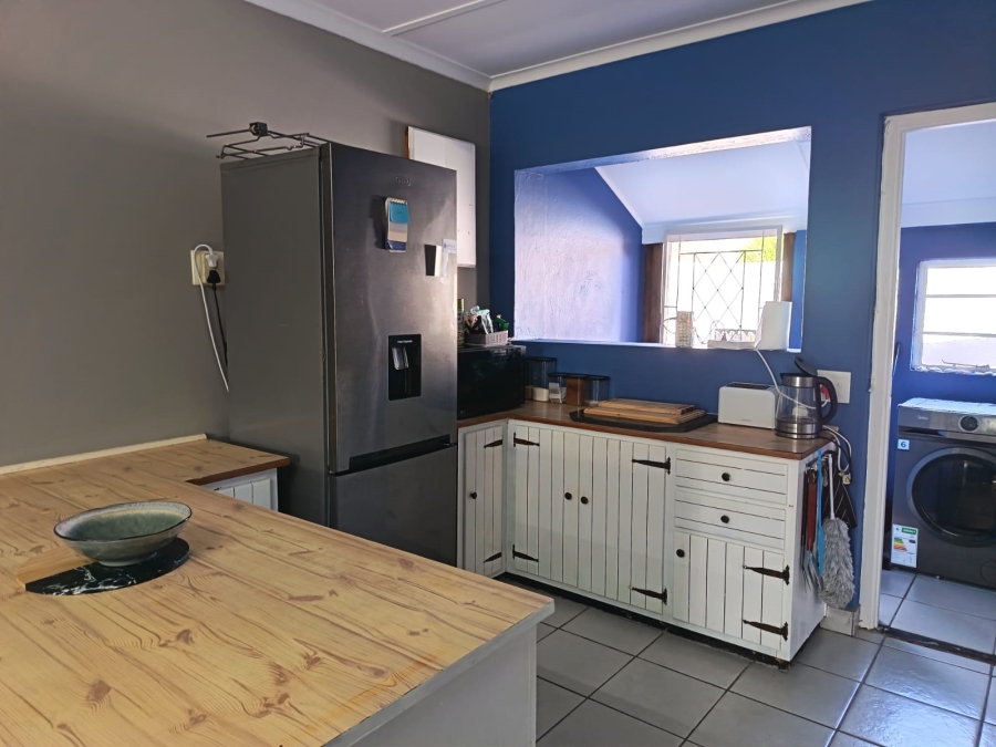 To Let 3 Bedroom Property for Rent in Aston Bay Eastern Cape